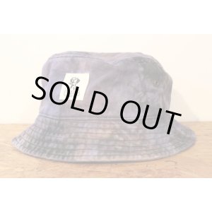 画像: [LOU DOG] タイダイBUCKET HAT タイダイ -ブラックデニム/パープルオレンジ- ２